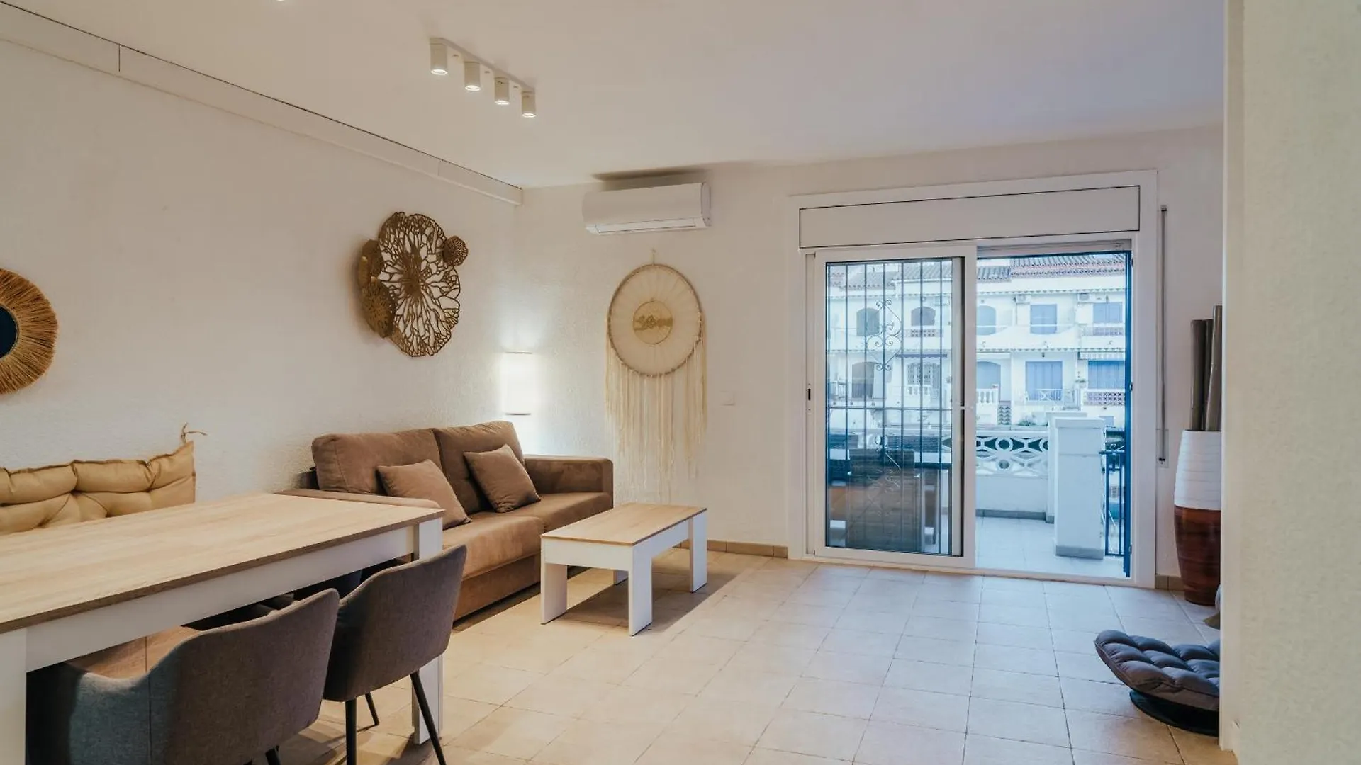 Apartment Welcs Apartamento 199 Emp Frente Al Canal Empuriabrava Spain